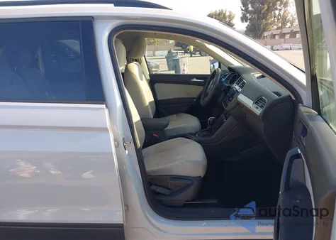 2018 Volkswagen Tiguan 2.0T S z USA, uszkodzony, nr VIN 3VV0B7AX0JM025608